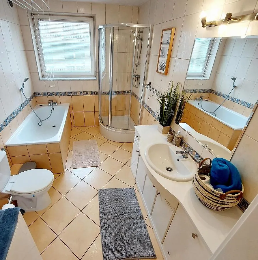 Apartament W Spokojnej Okolicy Nr2 - Sopot Kamienny Potok 0*,  פולין